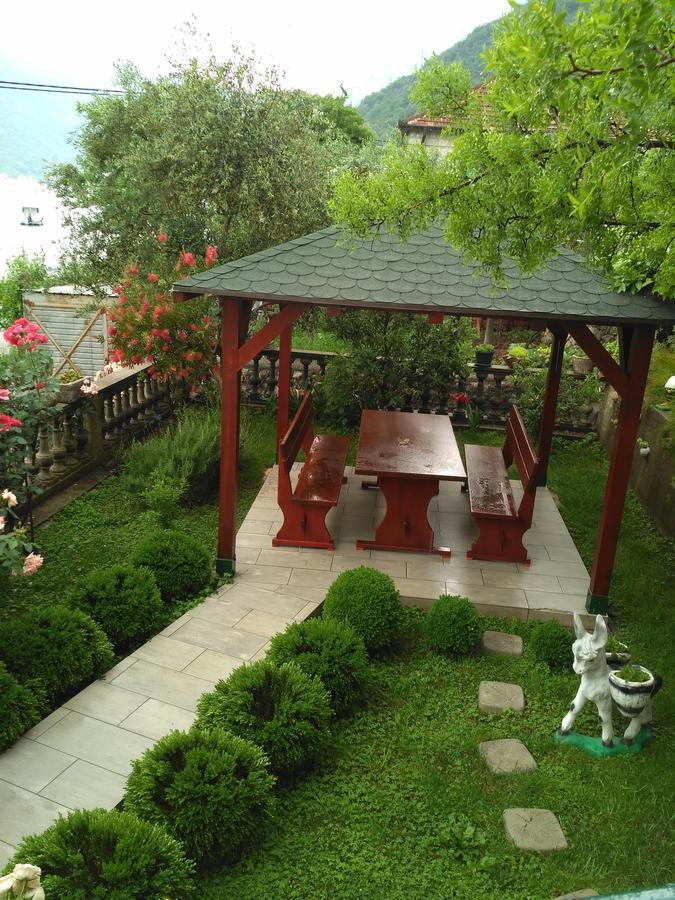 Apartmani Villa Radovic 里桑 外观 照片