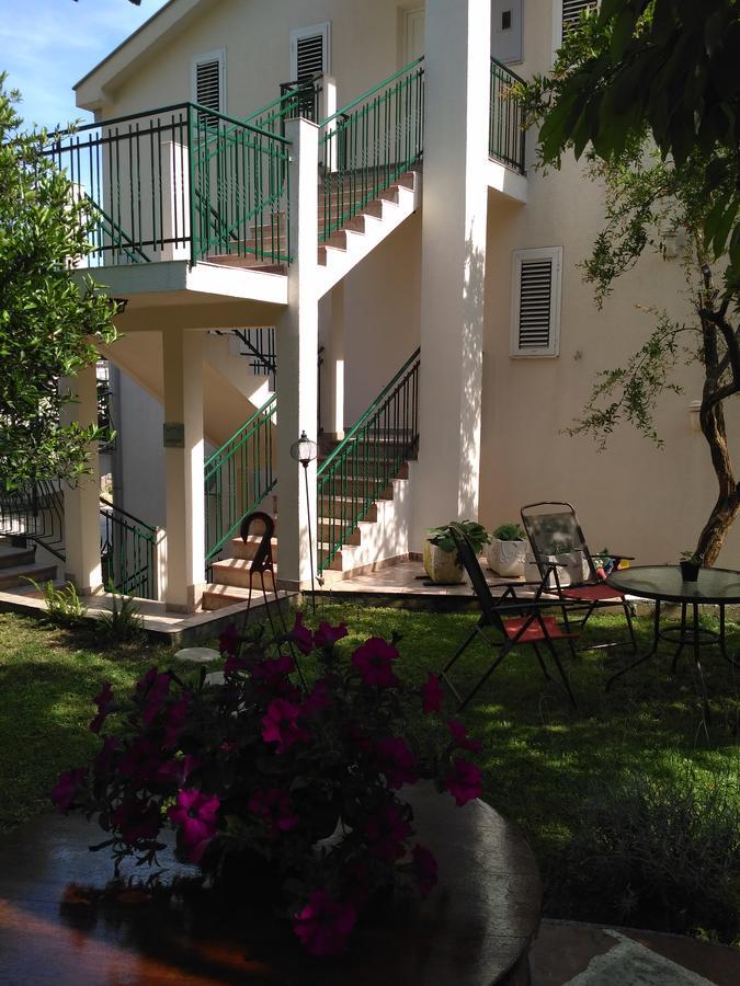 Apartmani Villa Radovic 里桑 外观 照片
