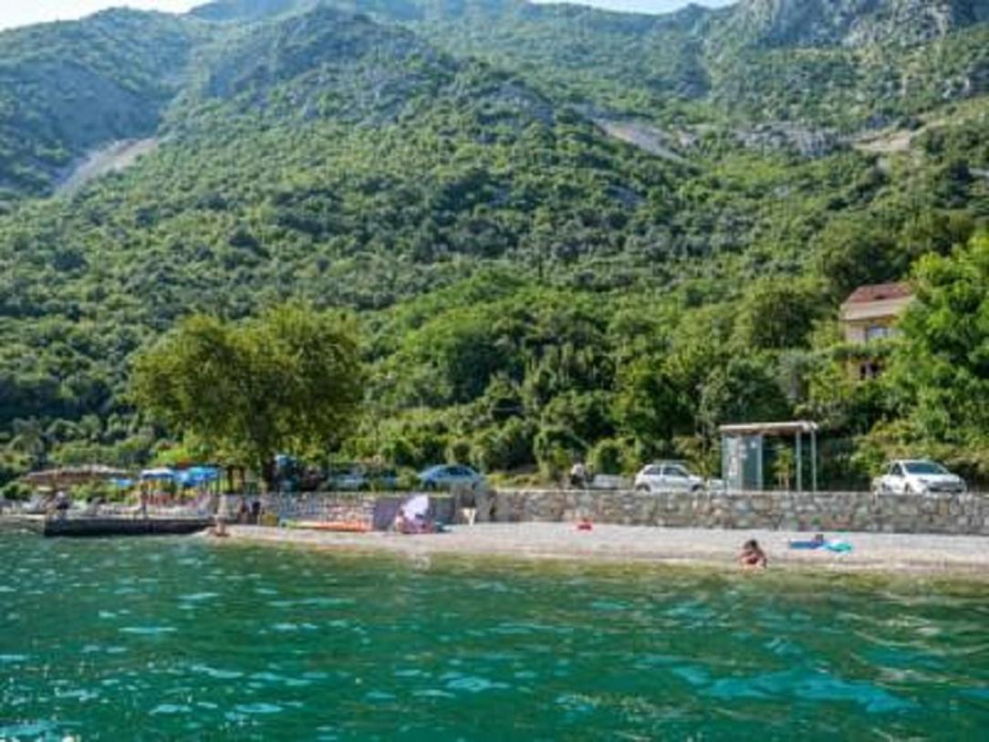 Apartmani Villa Radovic 里桑 外观 照片
